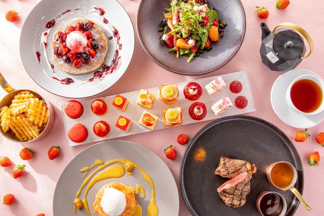 ブランチ｜キンプトン新宿東京×ピエール・エルメ・パリ、ストロベリー尽くしの限定アフタヌーンティー