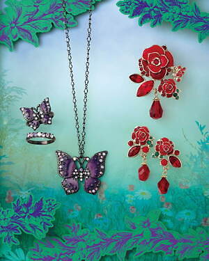 アナ スイ 薔薇と蝶 の新作アクセサリー キラキラ輝く蝶をのせたローズのブローチなど ファッションプレス