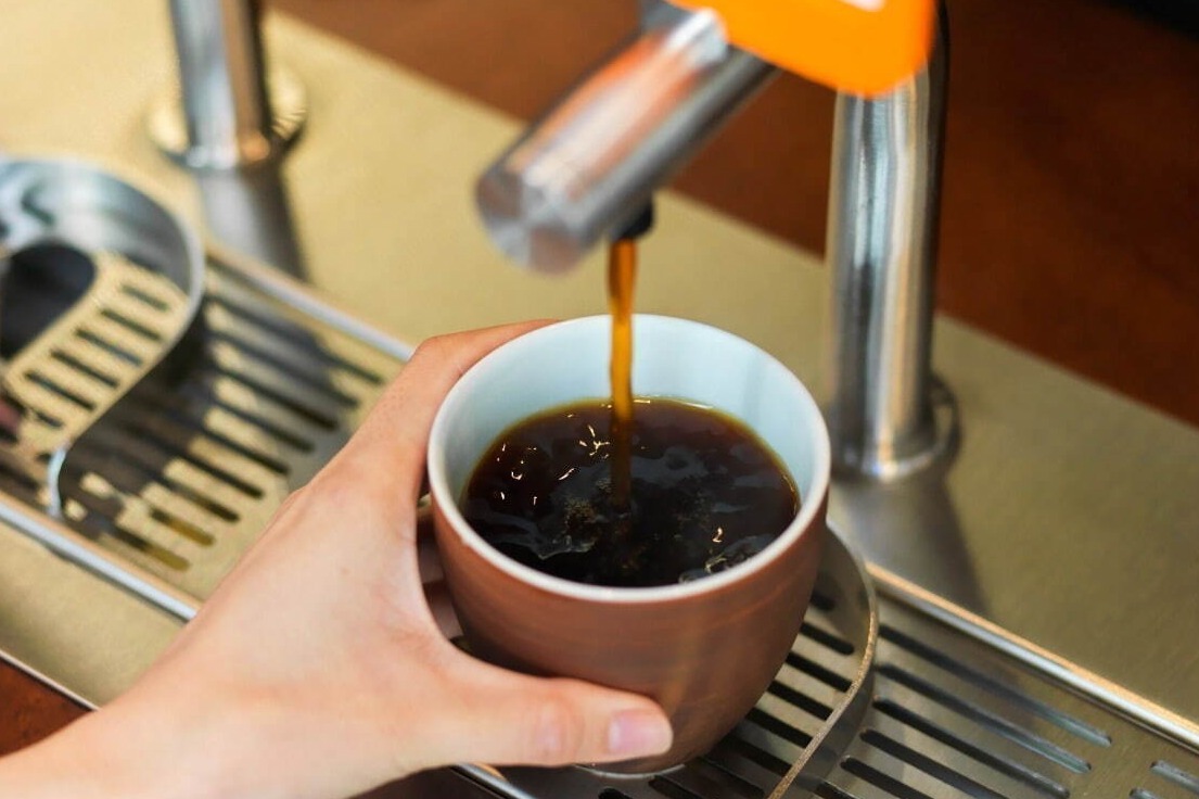 コーヒーロースター｜シドニー発コーヒー店「シングル オー」新カフェが日本橋浜町に、世界初“蛇口”からブラックコーヒー
