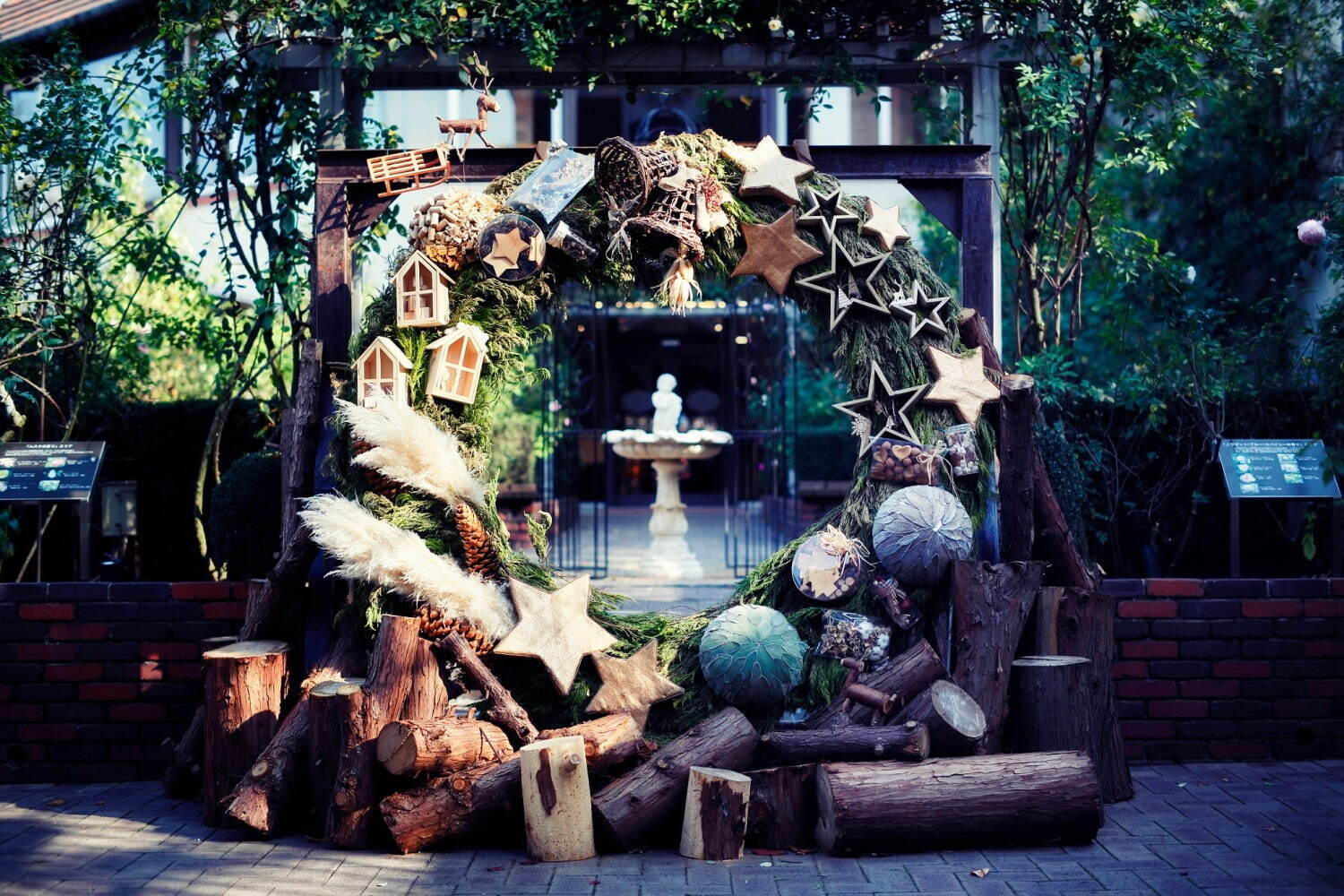 幻想的な“森×古城”のイルミネーションが神戸布引ハーブ園で、クリスマスマーケットも｜写真6