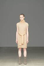 イッセイ ミヤケ新作ニット、“貝殻”のように渦巻くワンピースやハンドバッグ｜写真2