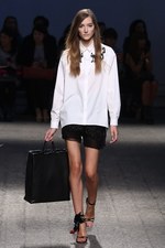 ヌメロ ヴェントゥーノ 2014年春夏コレクション - リュクスに魅せるバカンスルック｜写真22