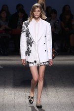 ヌメロ ヴェントゥーノ 2014年春夏コレクション - リュクスに魅せるバカンスルック｜写真23