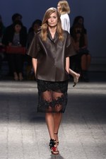 ヌメロ ヴェントゥーノ 2014年春夏コレクション - リュクスに魅せるバカンスルック｜写真27