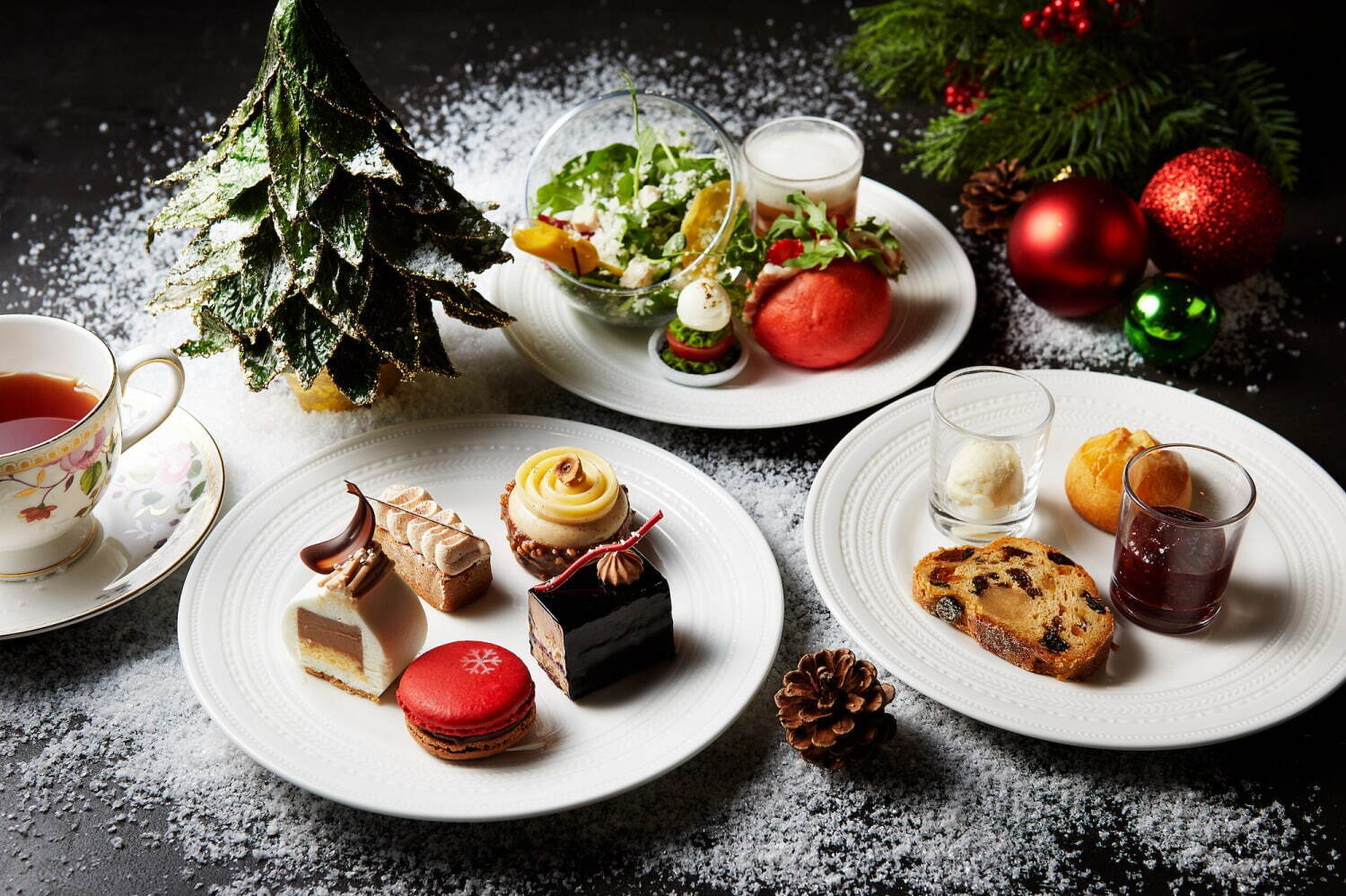 ザ・リッツ・カールトン大阪のクリスマスアフタヌーンティー、“クリスマスケーキ”3種を食べ比べ｜写真3