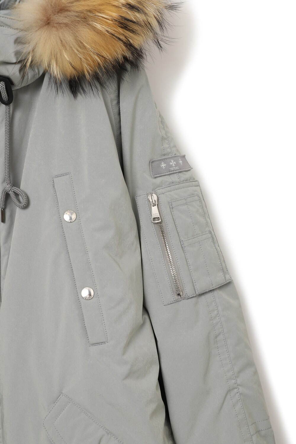 タトラス 2021秋冬ダウンジャケット、身体に沿うフィット感のレディースや米軍N-3B風メンズなど｜写真29