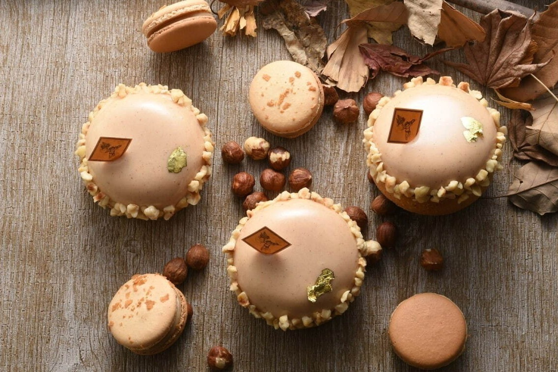 フレデリック・カッセル“濃厚ヘーゼルナッツ”のタルト＆“焼リンゴ”風味の限定ミルフイユ