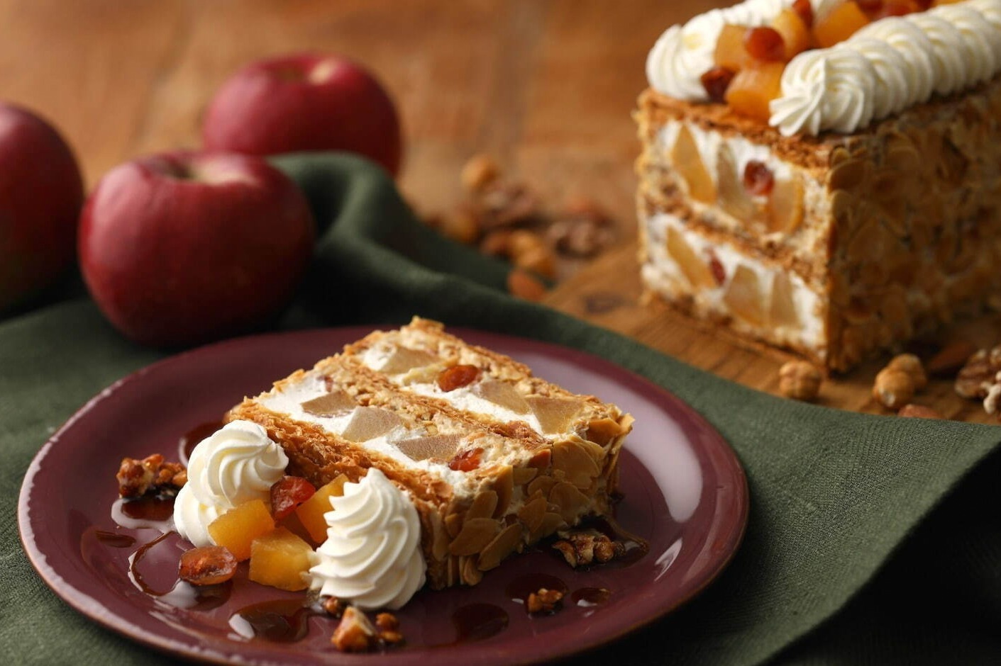 キハチ 青山本店「カラメル林檎と木の実のパイ」