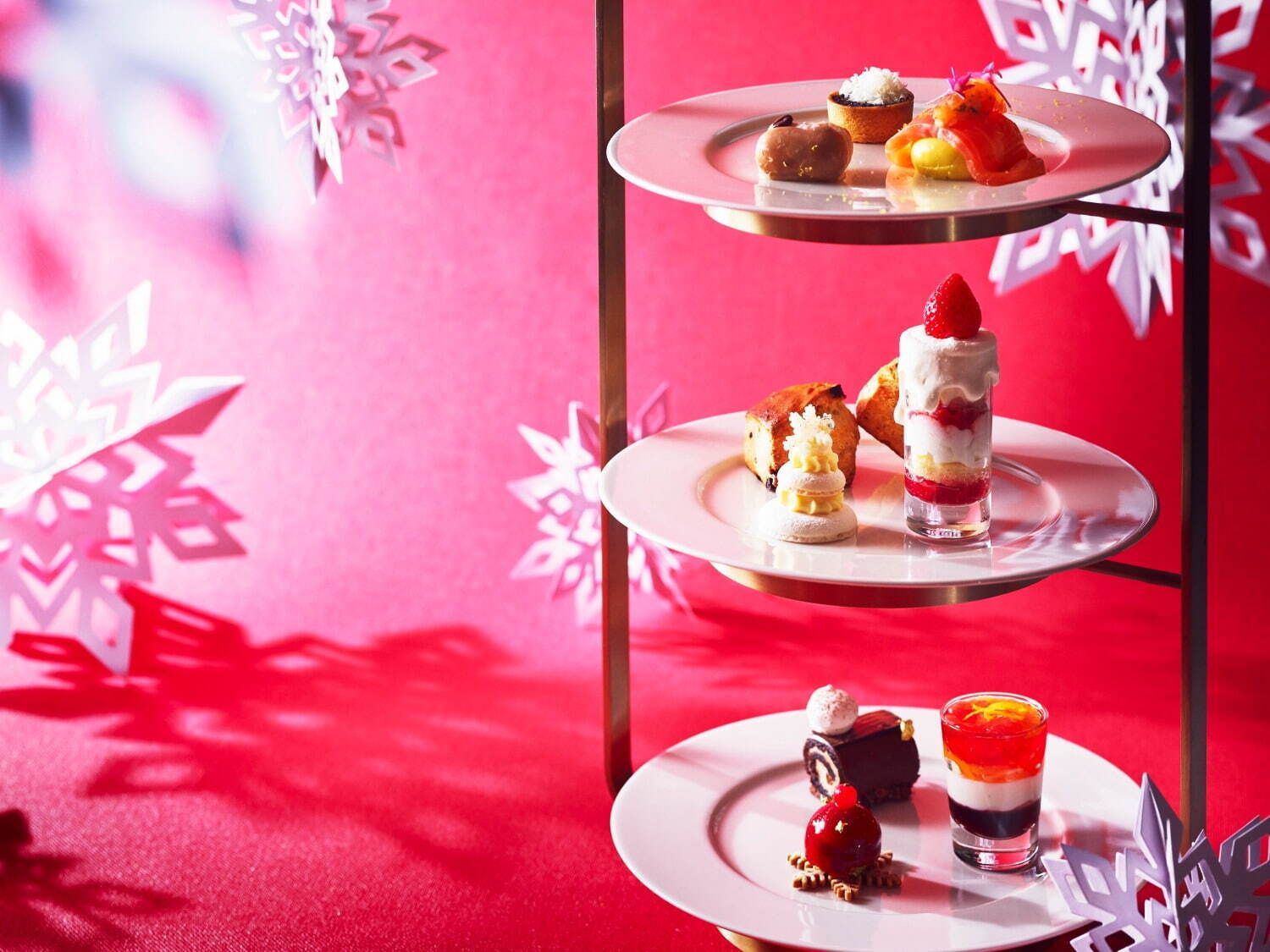 クリスマスアフタヌーンティーがストリングスホテル東京インターコンチネンタルで とろとろチョコケーキ ファッションプレス
