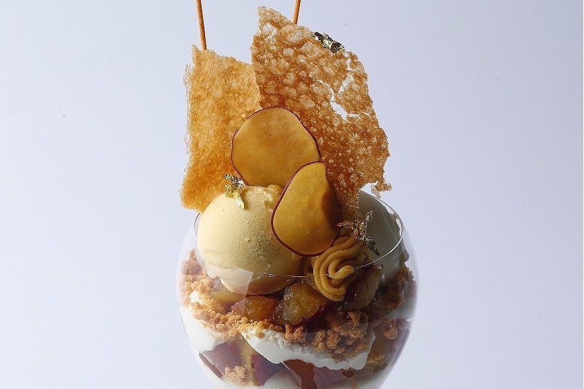 エンポリオ アルマーニ カフェ 表参道“ほっこり”安納芋×りんごのモンブランパフェ