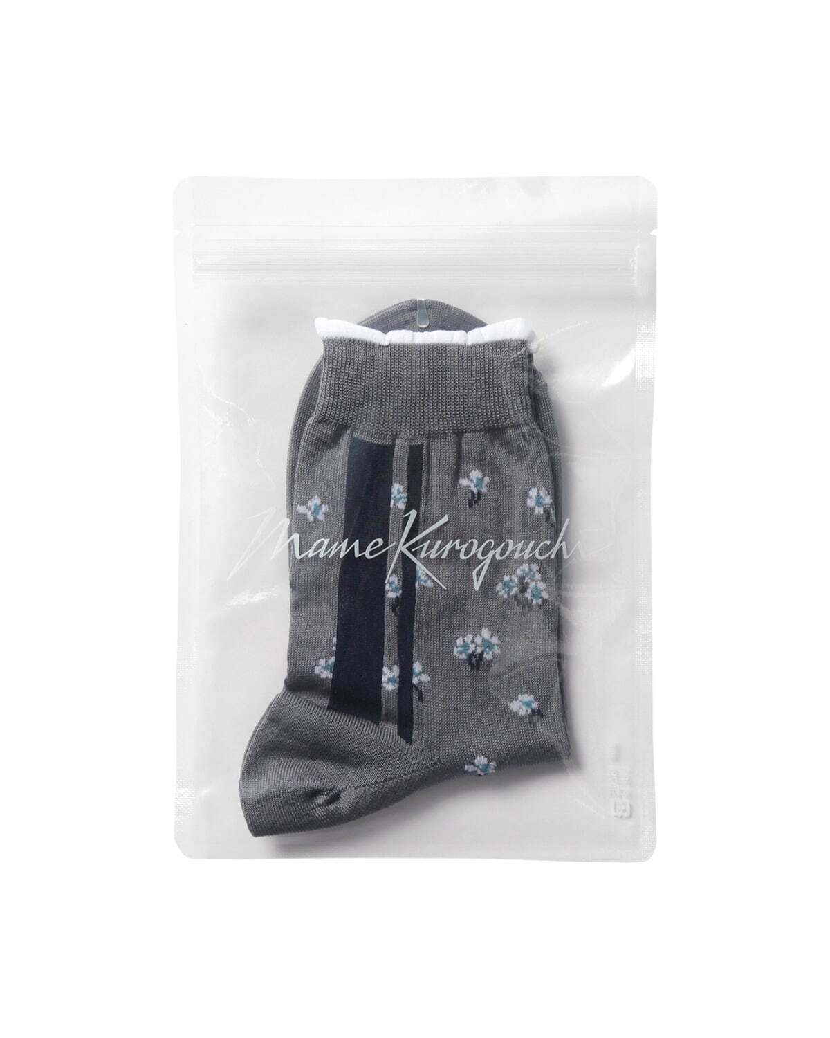 マメ クロゴウチ“金木犀”の小花柄を散りばめたコートやセーター、レースのカフを配したキッズドレスも｜写真19