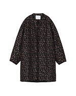 マメ クロゴウチ“金木犀”の小花柄を散りばめたコートやセーター、レースのカフを配したキッズドレスも｜写真22