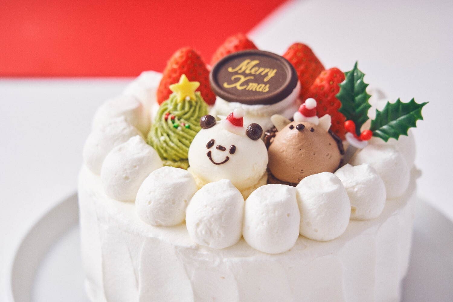 フェアリーケーキフェア21年クリスマスケーキ、“サンタ帽をかぶった動物”たちの苺のショートケーキ｜写真1