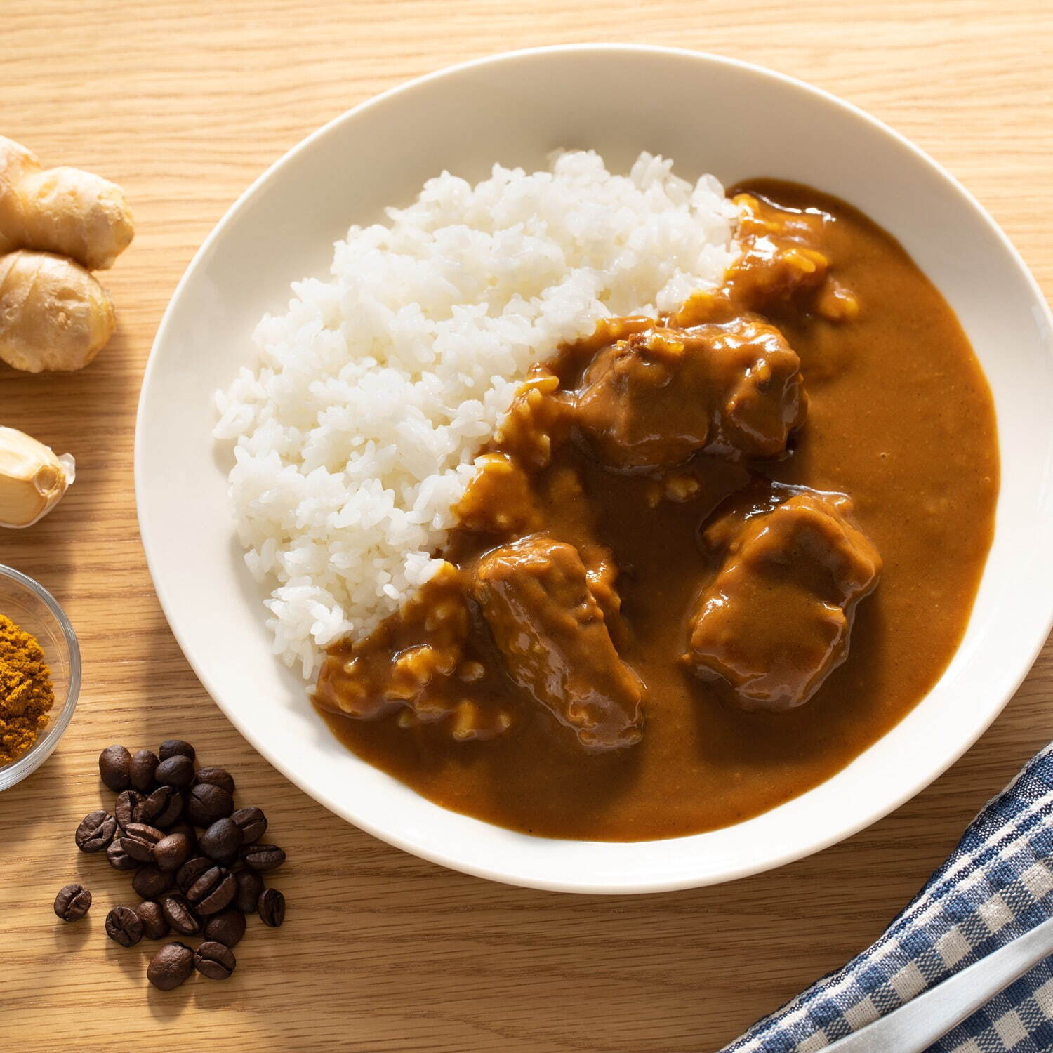 素材を生かした ごろり牛肉のスパイシーカレー 200g(1人前) 450円