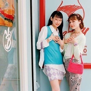 BABY-G“冬の空色”イメージの腕時計、雪の結晶＆グラデーションカラーの文字盤｜写真4