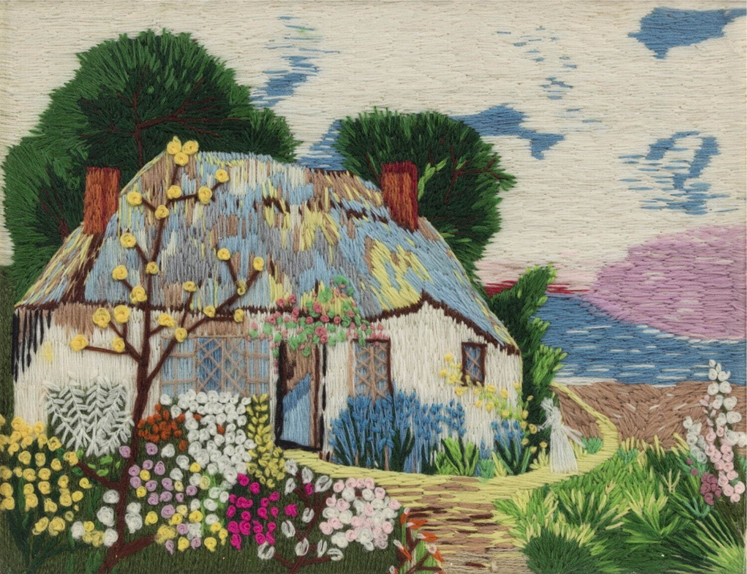 アンナ・メアリー・ロバートソン・“グランマ”・モーゼス《海辺のコテージ》1941年 個人蔵(ギャラリー・セント・エティエンヌ、ニューヨーク寄託) © 2021, Grandma Moses Properties Co., NY