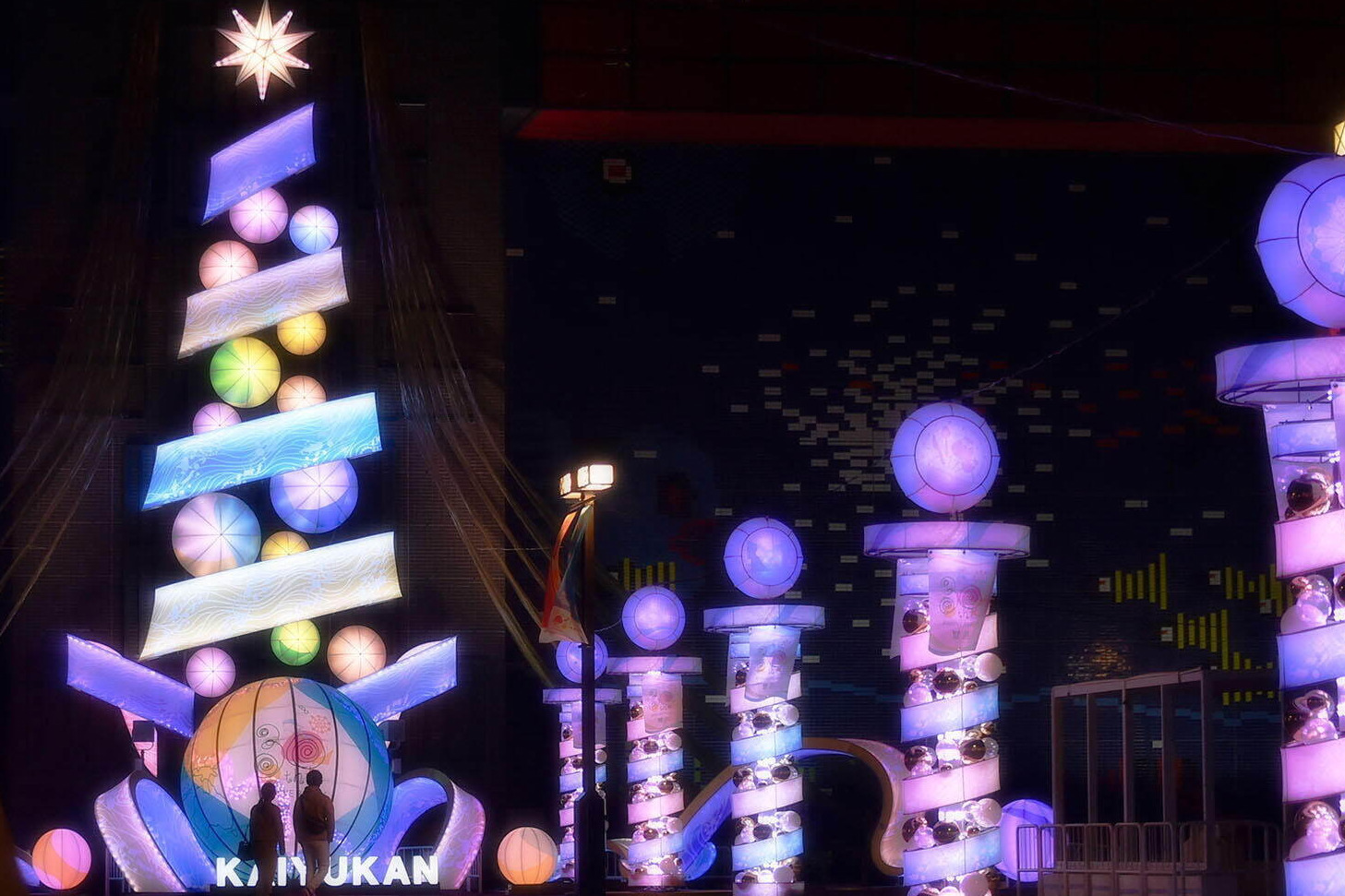 水族館｜大阪「海遊館イルミネーション2021」高さ20mのツリーやオブジェ、音楽＆光を駆使した演出も