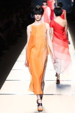 フェンディ 2014年春夏コレクション - シアーに重なる、艶やかさと電子回路｜写真3