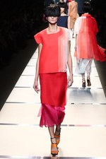 フェンディ 2014年春夏コレクション - シアーに重なる、艶やかさと電子回路｜写真5