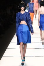 フェンディ 2014年春夏コレクション - シアーに重なる、艶やかさと電子回路｜写真23