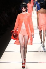 フェンディ 2014年春夏コレクション - シアーに重なる、艶やかさと電子回路｜写真26