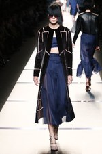 フェンディ 2014年春夏コレクション - シアーに重なる、艶やかさと電子回路｜写真36