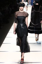 フェンディ 2014年春夏コレクション - シアーに重なる、艶やかさと電子回路｜写真37