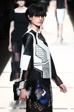 フェンディ 2014年春夏コレクション - シアーに重なる、艶やかさと電子回路｜写真42