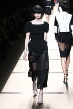 フェンディ 2014年春夏コレクション - シアーに重なる、艶やかさと電子回路｜写真43