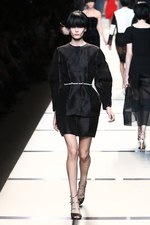 フェンディ 2014年春夏コレクション - シアーに重なる、艶やかさと電子回路｜写真44