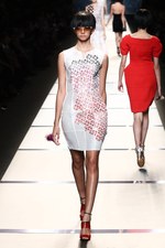 フェンディ 2014年春夏コレクション - シアーに重なる、艶やかさと電子回路｜写真47