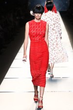 フェンディ 2014年春夏コレクション - シアーに重なる、艶やかさと電子回路｜写真70