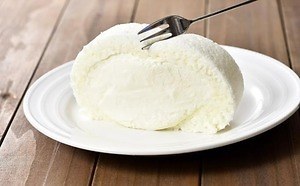 石屋製菓 生クリームたっぷり ふわふわ プレミアムロール くちどけのミルク コクのチーズ ファッションプレス
