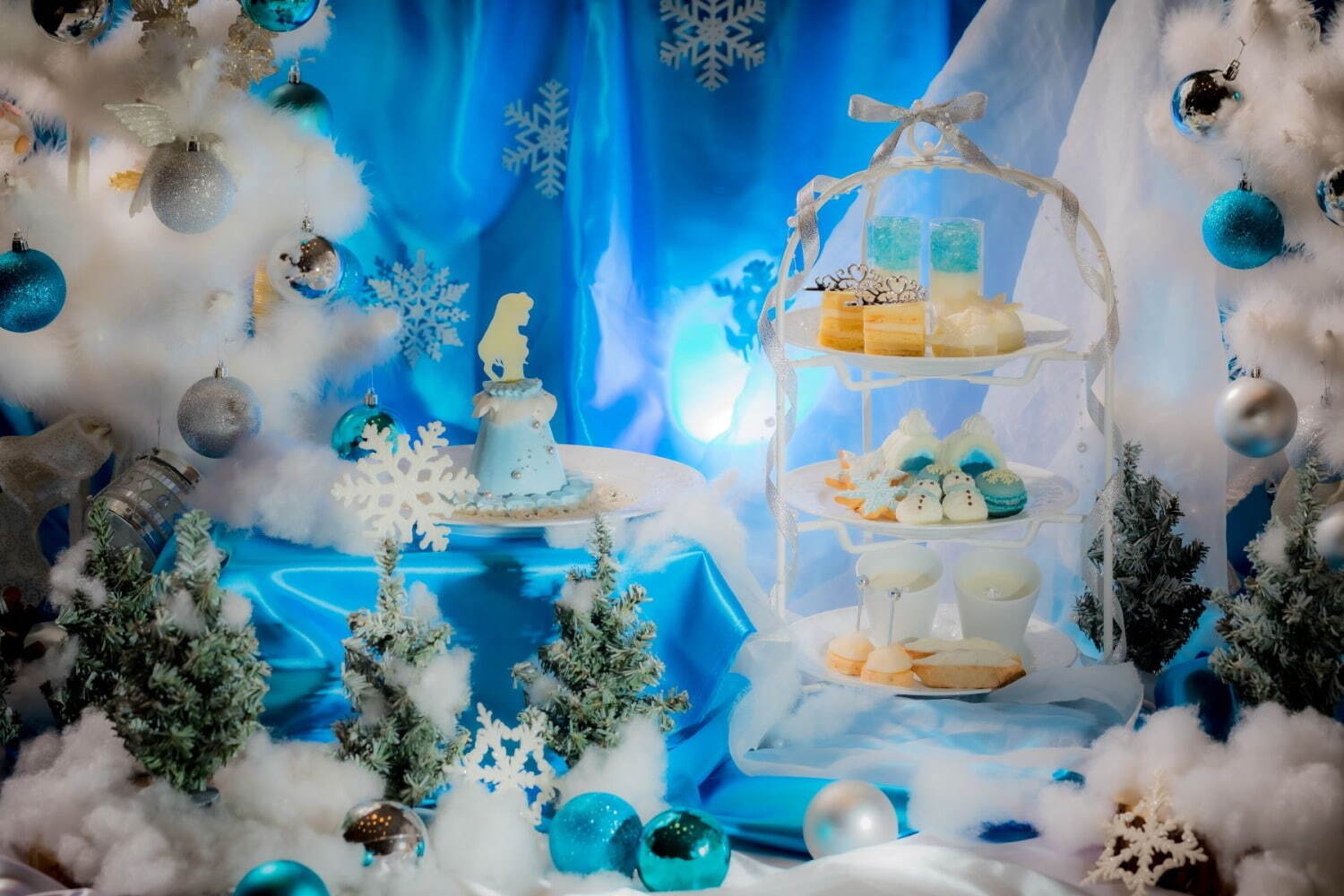 京都で スノープリンセスのウインターアフタヌーンティー テーマは雪の王女 ホワイト ブルーのスイーツ ファッションプレス