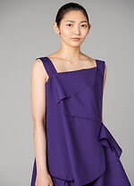 132 5. イッセイ ミヤケ新作、折り畳むと"円"になるドレス＆身体をぐるりと囲むコート｜写真3