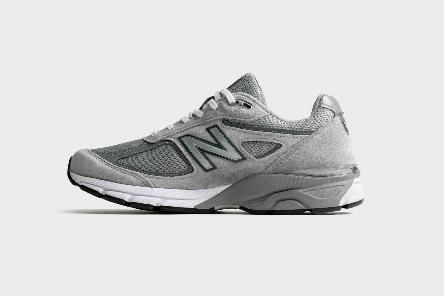 ニューバランスのスニーカー「990v4」に40周年を記念した特別仕様の 
