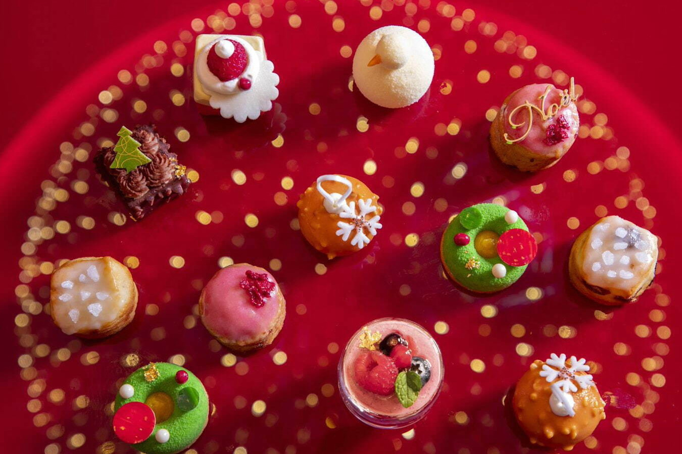 サヴァラン｜ホテル「W 大阪」初のクリスマスアフタヌーンティー、“サンタ＆スノーマン”モチーフのスイーツ