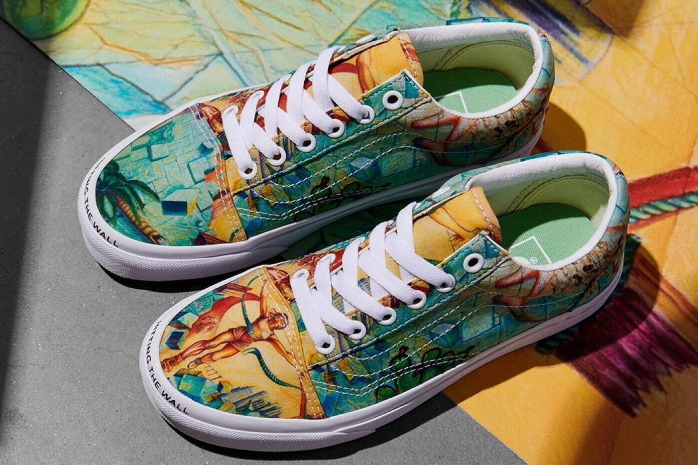 VANS“ぬいぐるみ”着想ダルメシアン柄のファースニーカー、シャンデリア VANS“ぬいぐるみ”着想ダルメシアン柄のファースニーカー、シャンデリア