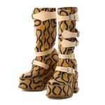 ヴィヴィアン・ウエストウッド心斎橋店が移転オープン、限定ブーツの発売やピンバッジのプレゼントも｜写真2