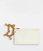 ボッテガ・ヴェネタ“鮮やか”グリーン＆輝くシルバーの新作バッグや財布、クリスマスギフトにも｜写真15