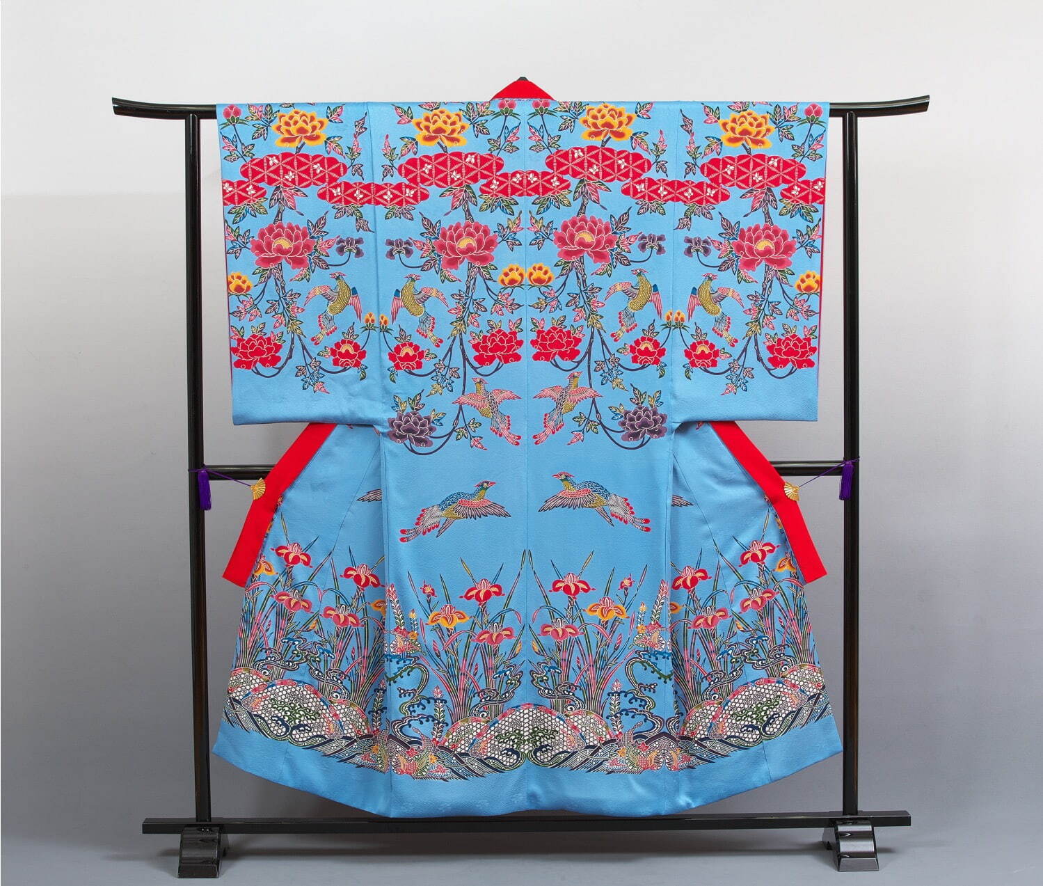 紅型衣裳 水色地牡丹鳳凰菖蒲文様 国立劇場おきなわ蔵