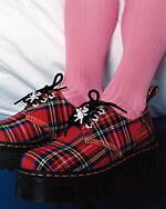 ドクターマーチン×ヘブン バイ マーク ジェイコブス、厚底ソールの“デイジー柄”8ホールブーツなど｜写真7