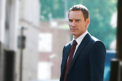 マイケル・ファスベンダー｜映画『悪の法則』エンポリオ アルマーニが登場人物のために衣装制作