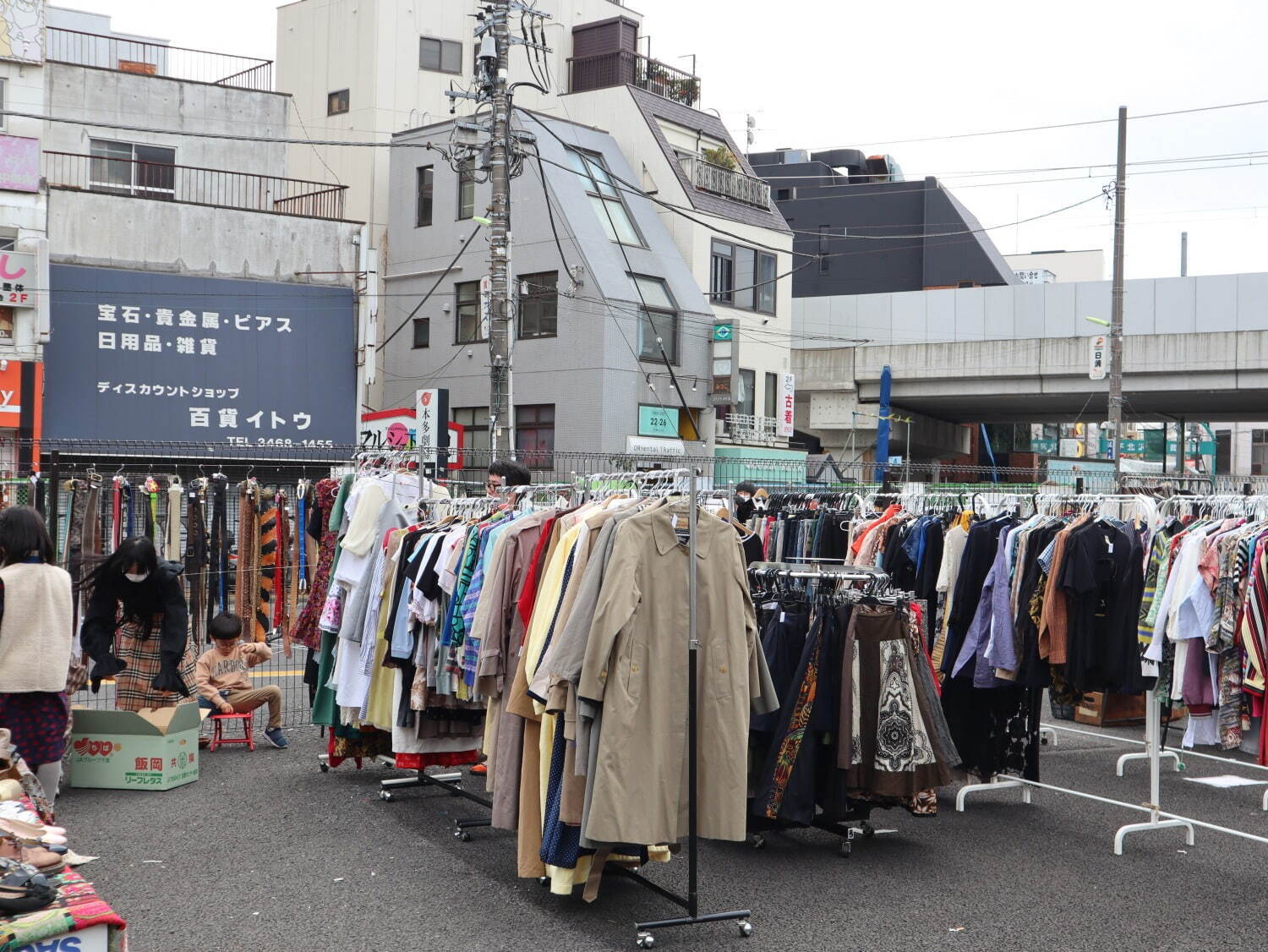 「下北沢古着マーケット」下北沢駅前に古着屋23店舗が集結、入場無料のファッションイベント｜写真6