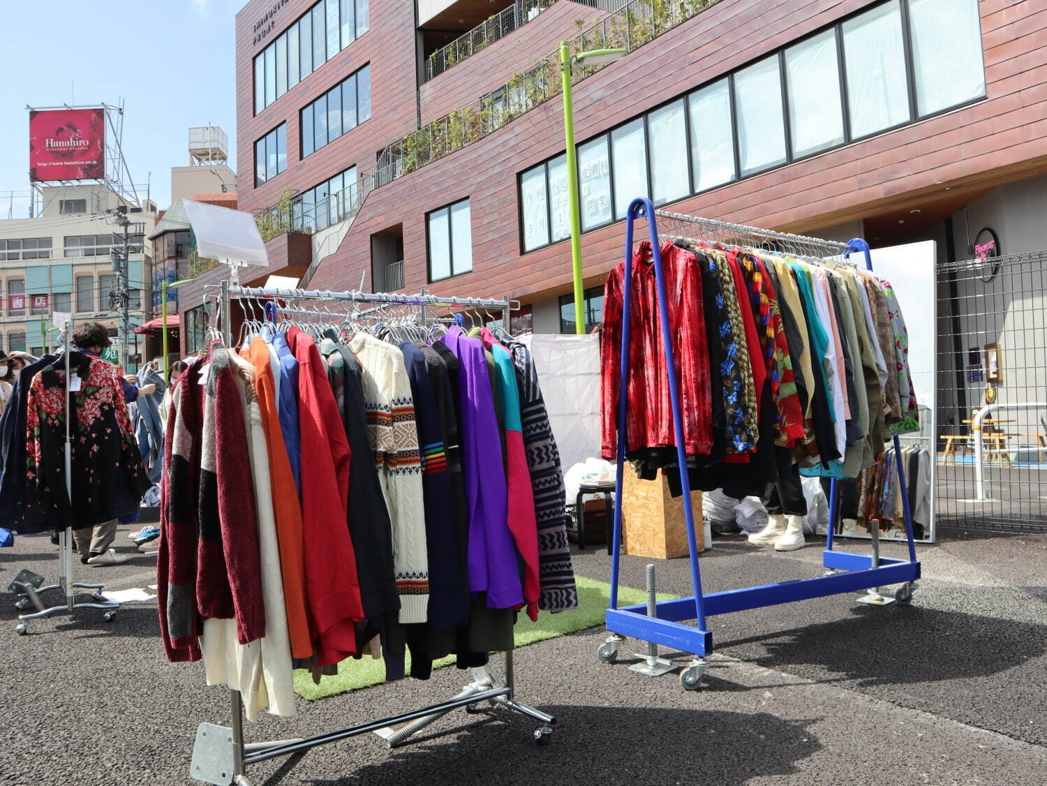 「下北沢古着マーケット」下北沢駅前に古着屋23店舗が集結、入場無料のファッションイベント｜写真4