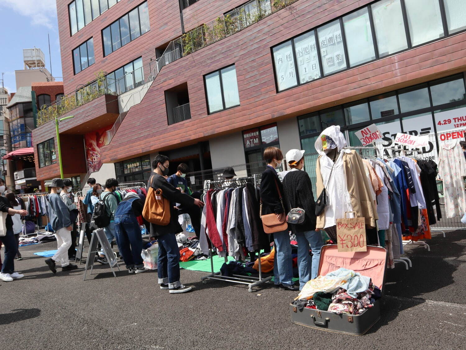 「下北沢古着マーケット」下北沢駅前に古着屋23店舗が集結、入場無料のファッションイベント｜写真2