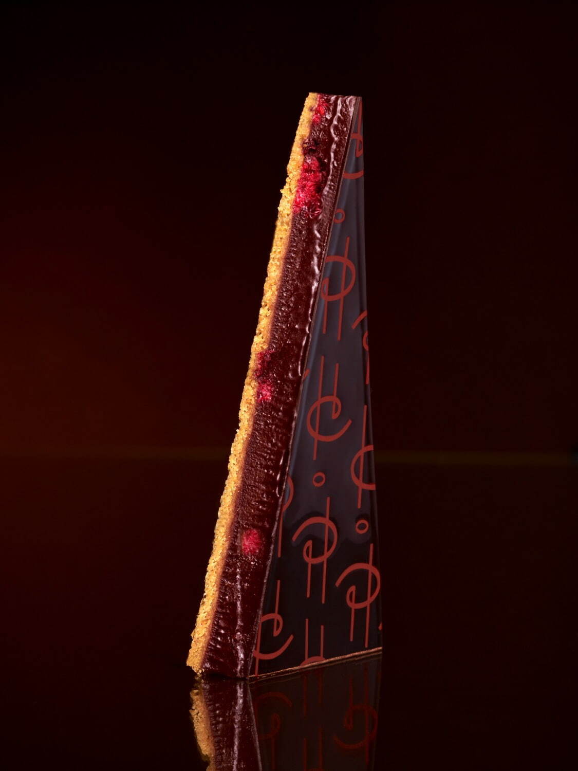 ピエール・エルメ・パリのバレンタイン2022、“宝石”のようなショコラ＆マカロンやハート型ケーキ｜写真33