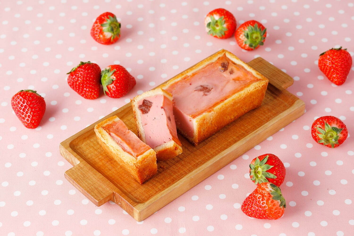 資生堂パーラー“冬限定”いちごのチーズケーキ、甘酸っぱい苺×ミルクの甘み引き立つ濃厚な味わい｜写真8