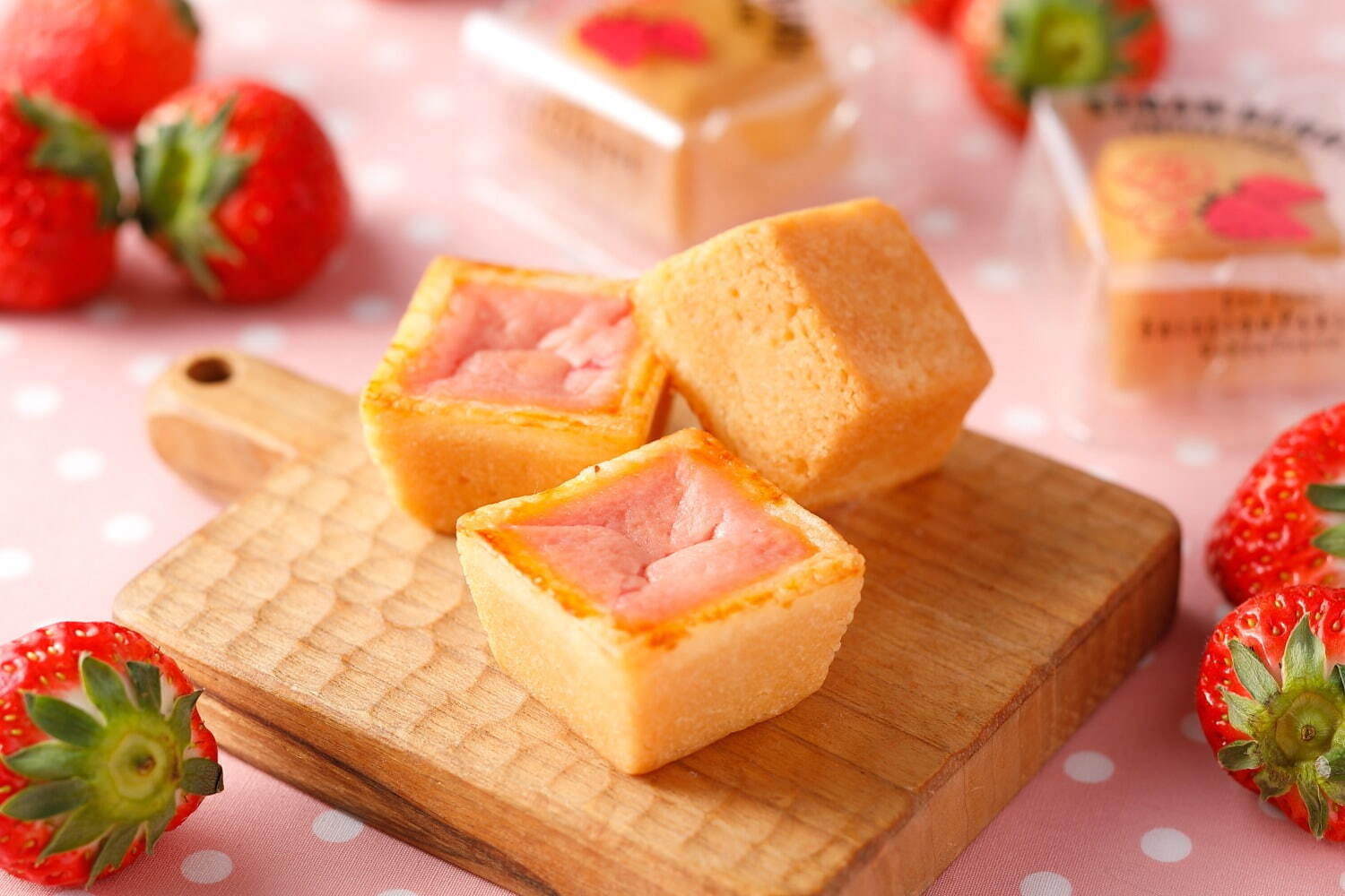 資生堂パーラー“冬限定”いちごのチーズケーキ、甘酸っぱい苺×ミルクの甘み引き立つ濃厚な味わい｜写真2