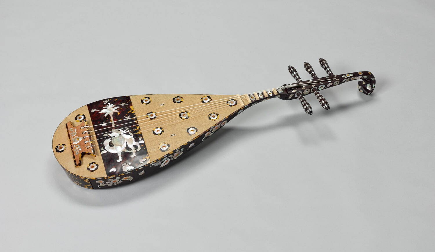 模造 螺鈿紫檀五絃琵琶 
正倉院事務所蔵